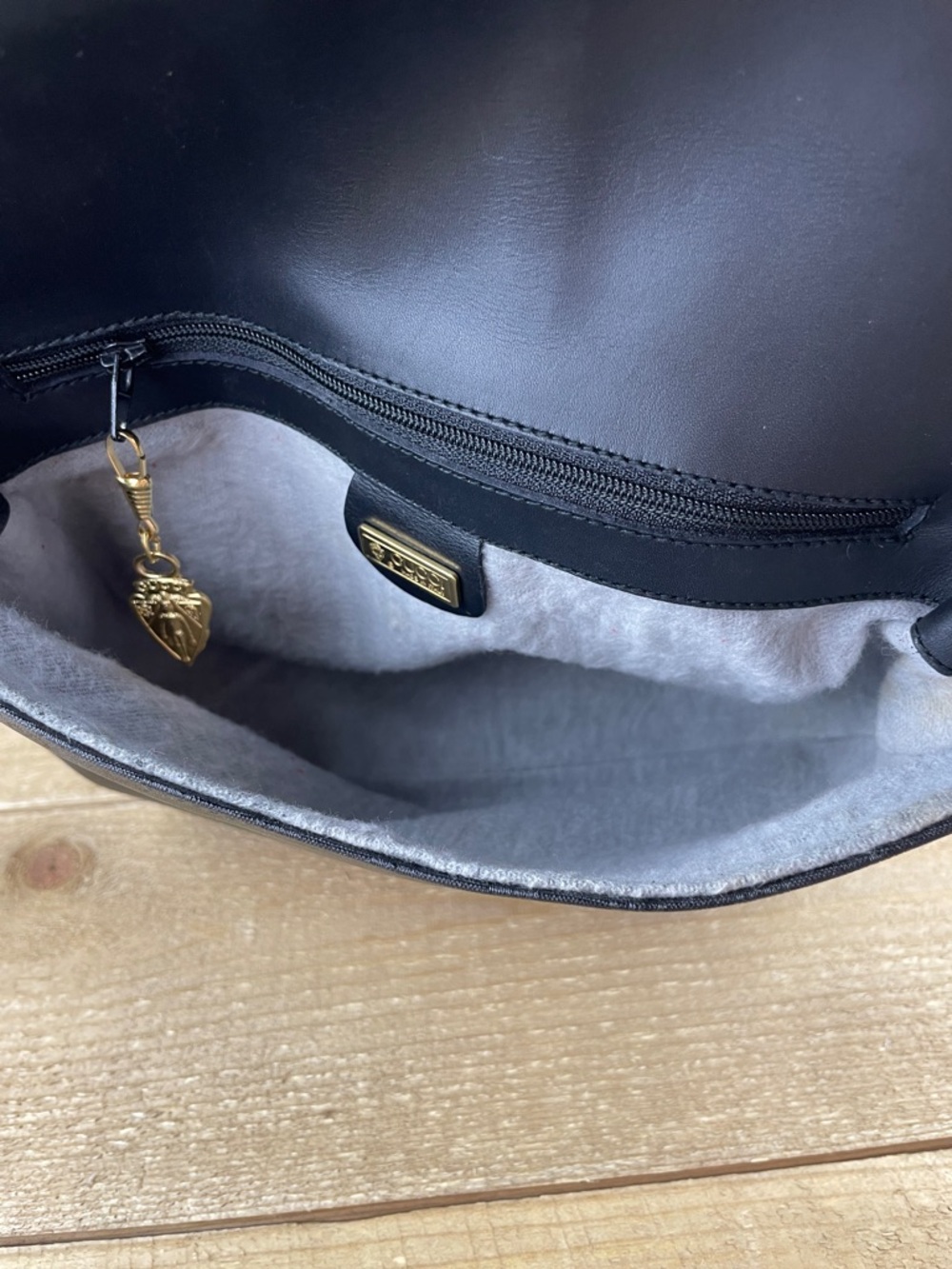 Vintage Gucci Micro GG Supreme Web Sherry Line CrossbodyBag - Picture 7 of 15